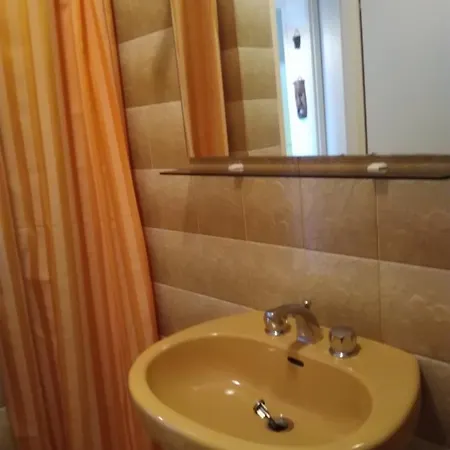 Sophia Apartment. 5 Beds ستينتينو
